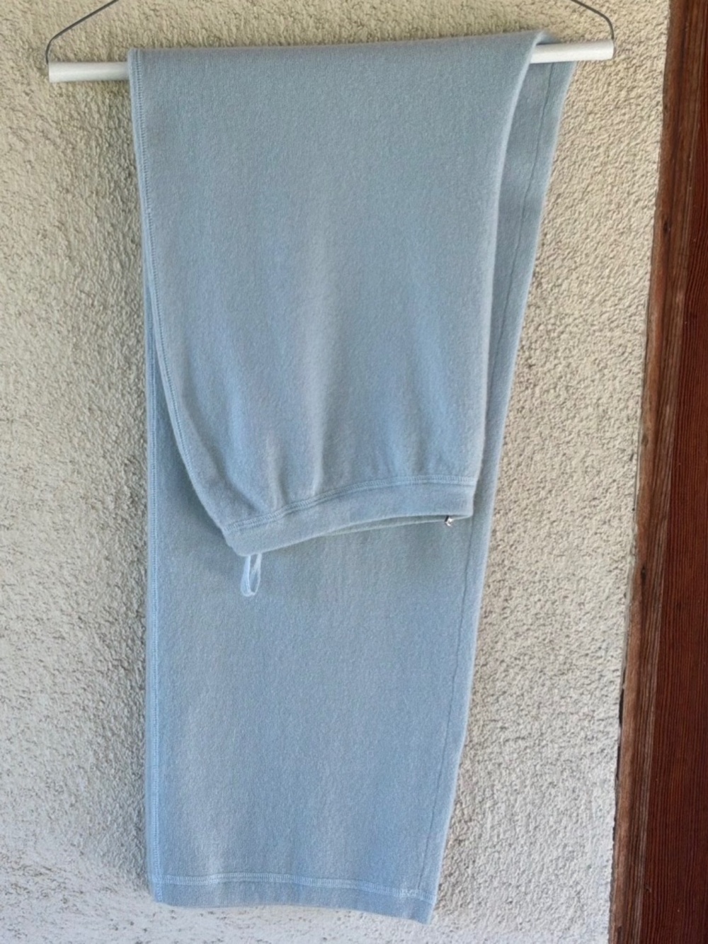 NEIMAN MARCUS SET, CASHMERE CARDIGAN AND PANTS - Picture 3 of 6